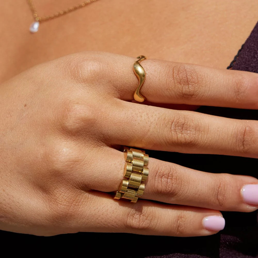 Angela Ring