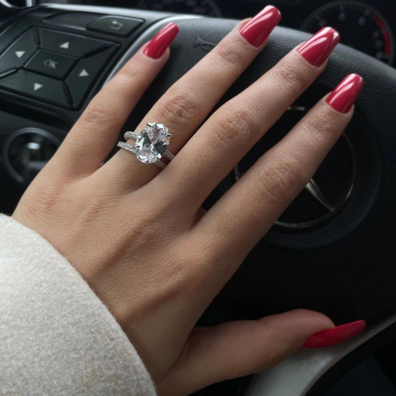 Lovemi Ring im Ovalschliff