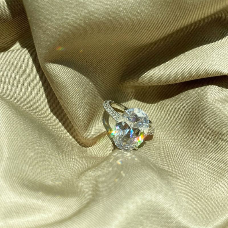 Lovemi Ring im Ovalschliff