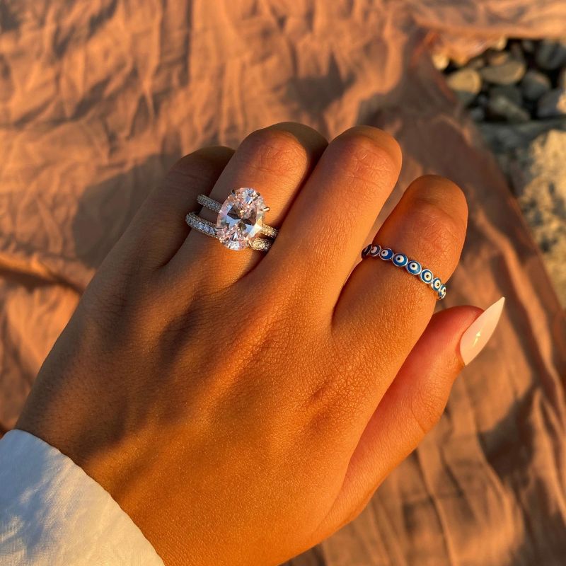 Lovemi Ring im Ovalschliff